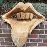 Chainsaw carving lips